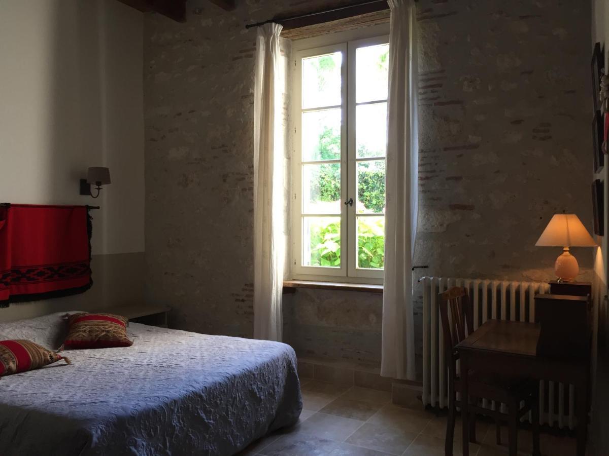 Bed and Breakfast Les Huguets Villeneuve-sur-Lot Exterior foto