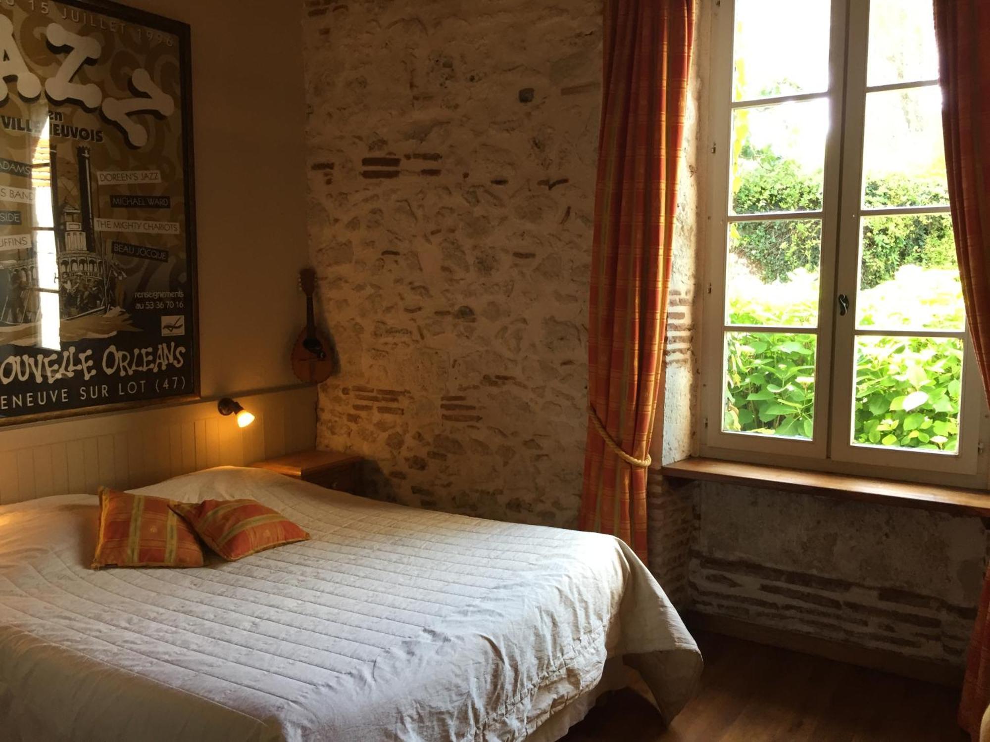 Bed and Breakfast Les Huguets Villeneuve-sur-Lot Zimmer foto